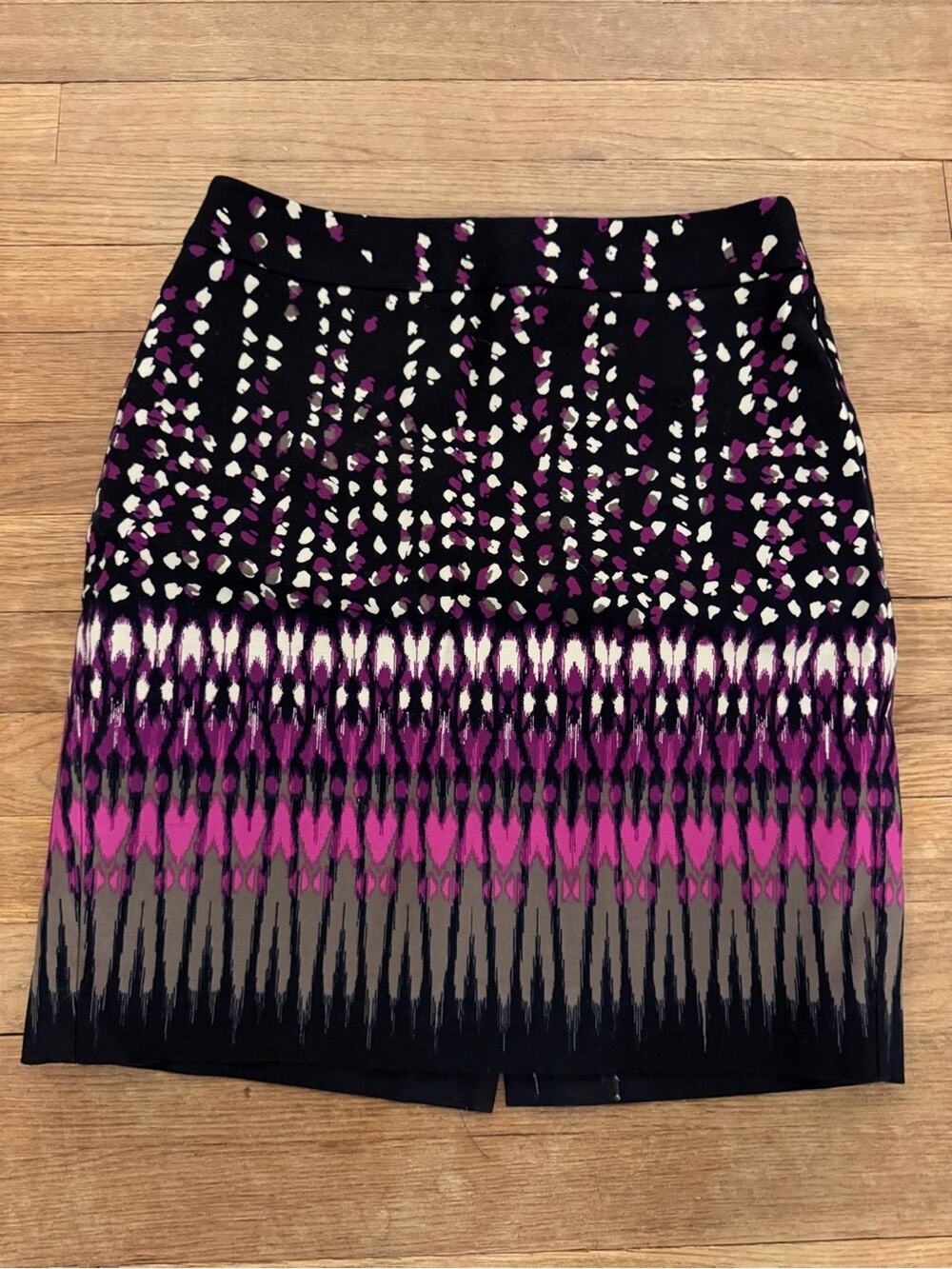Ann Taylor Women's Purple Abstract Ikat Knee Length Pencil Skirt - Size 4P
b5